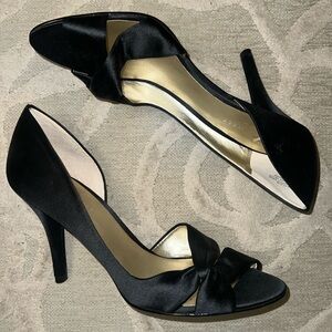 NWOT🌷NINE WEST🌷Black satin d’orsay peep toe heeled pump